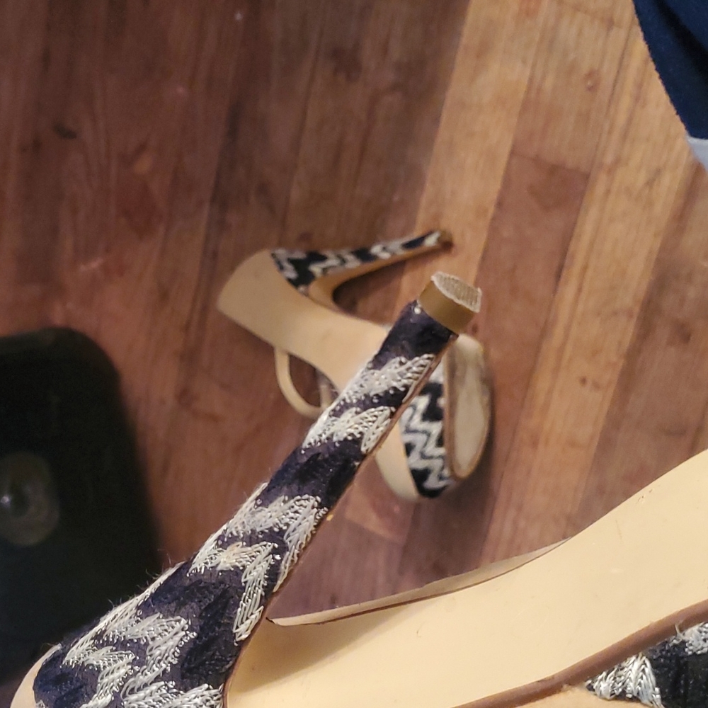 Modesta pumps - Picture 3 of 3